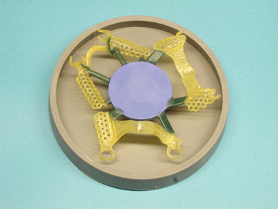 Drei Modellguss Modellationen aus Ti-Light montiert auf Wachskegel für das Cast System von Ti-Research